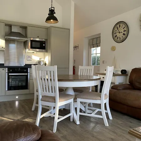 Sophies, The Bay, 2 Bedrooms With Ensuites, Parking With Ev Point, 2 Dogs Welcome *