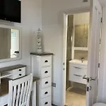 Sophies, The Bay, 2 Bedrooms With Ensuites, Parking With Ev Point, 2 Dogs Welcome Feriehus *
