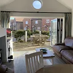 Sophies, The Bay, 2 Bedrooms With Ensuites, Parking With Ev Point, 2 Dogs Welcome