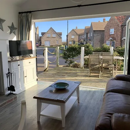 Sophies, The Bay, 2 Bedrooms With Ensuites, Parking With Ev Point, 2 Dogs Welcome Filey
